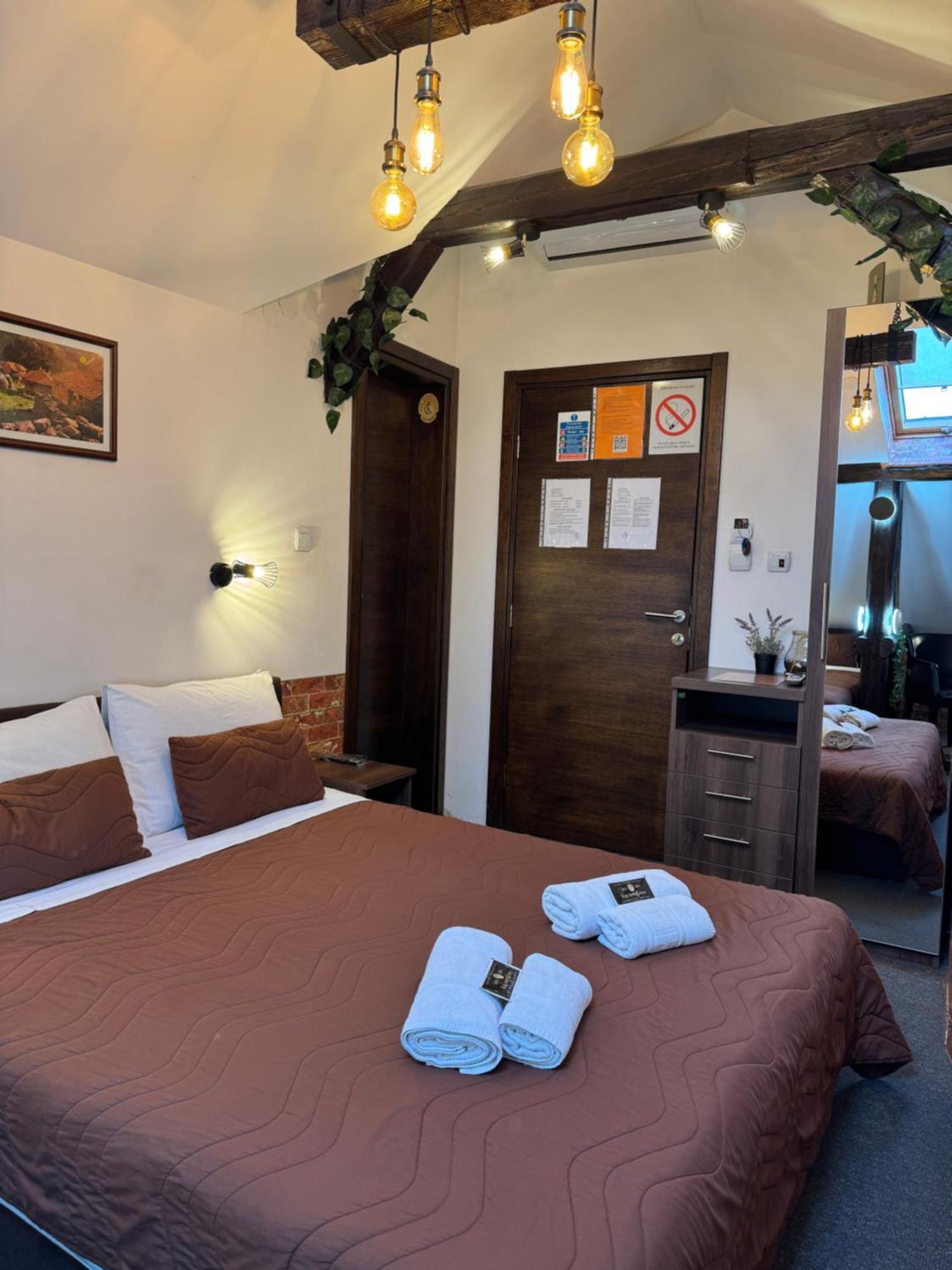 Pirocanac Rooms & Restaurant "Breakfast-Lunch-Dinner" Pirot Dış mekan fotoğraf